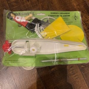 BNWT VINTAGE Mecnov garden ornament